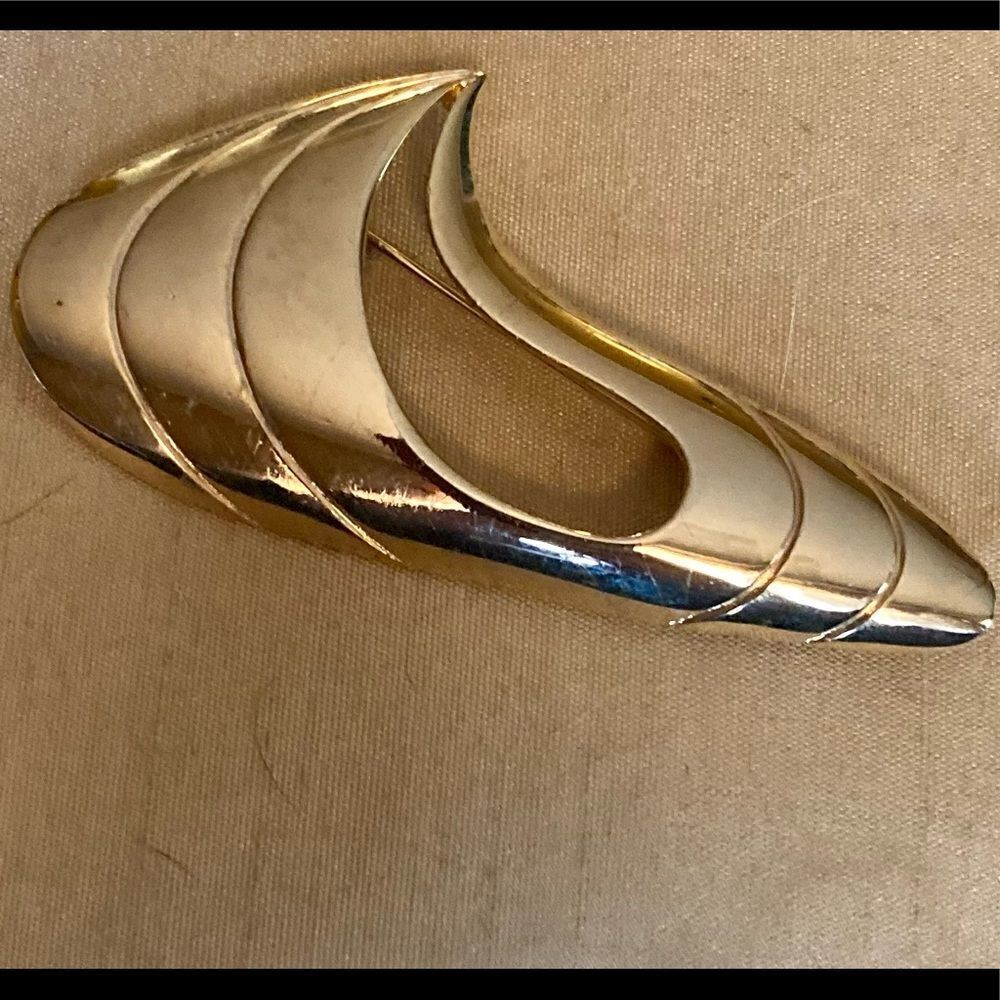 𝅺VINTAGE MJENT swirl brooch